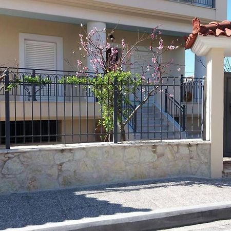 Coastal Garden Retreat: Cozy Apartment Near Beach & City Kalamata Exterior photo
