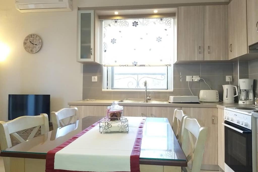 Coastal Garden Retreat: Cozy Apartment Near Beach & City Kalamata Exterior photo