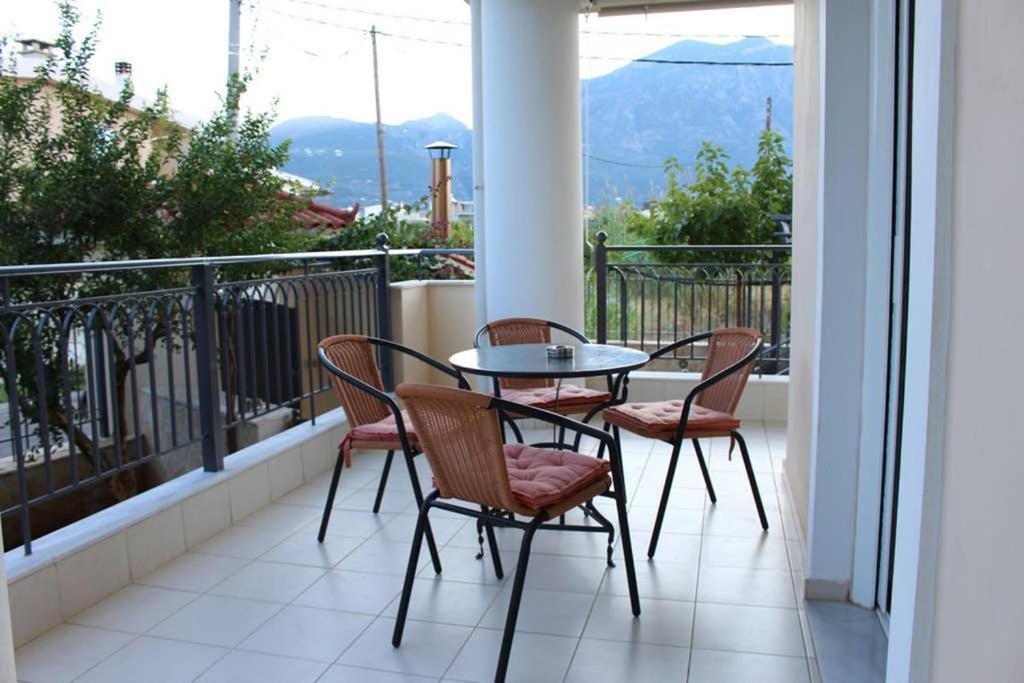 Coastal Garden Retreat: Cozy Apartment Near Beach & City Kalamata Exterior photo